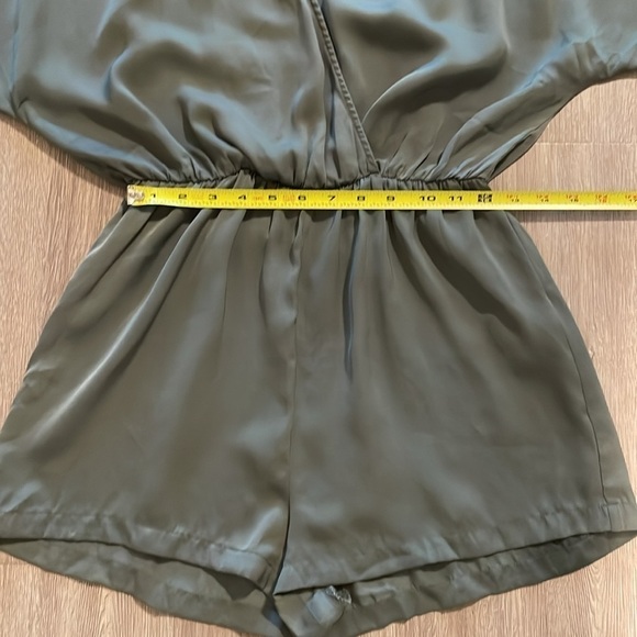 Lulu's Women’s Romper Small Green Satin Bohemian Contemporary Feminine - Picture 12 of 16